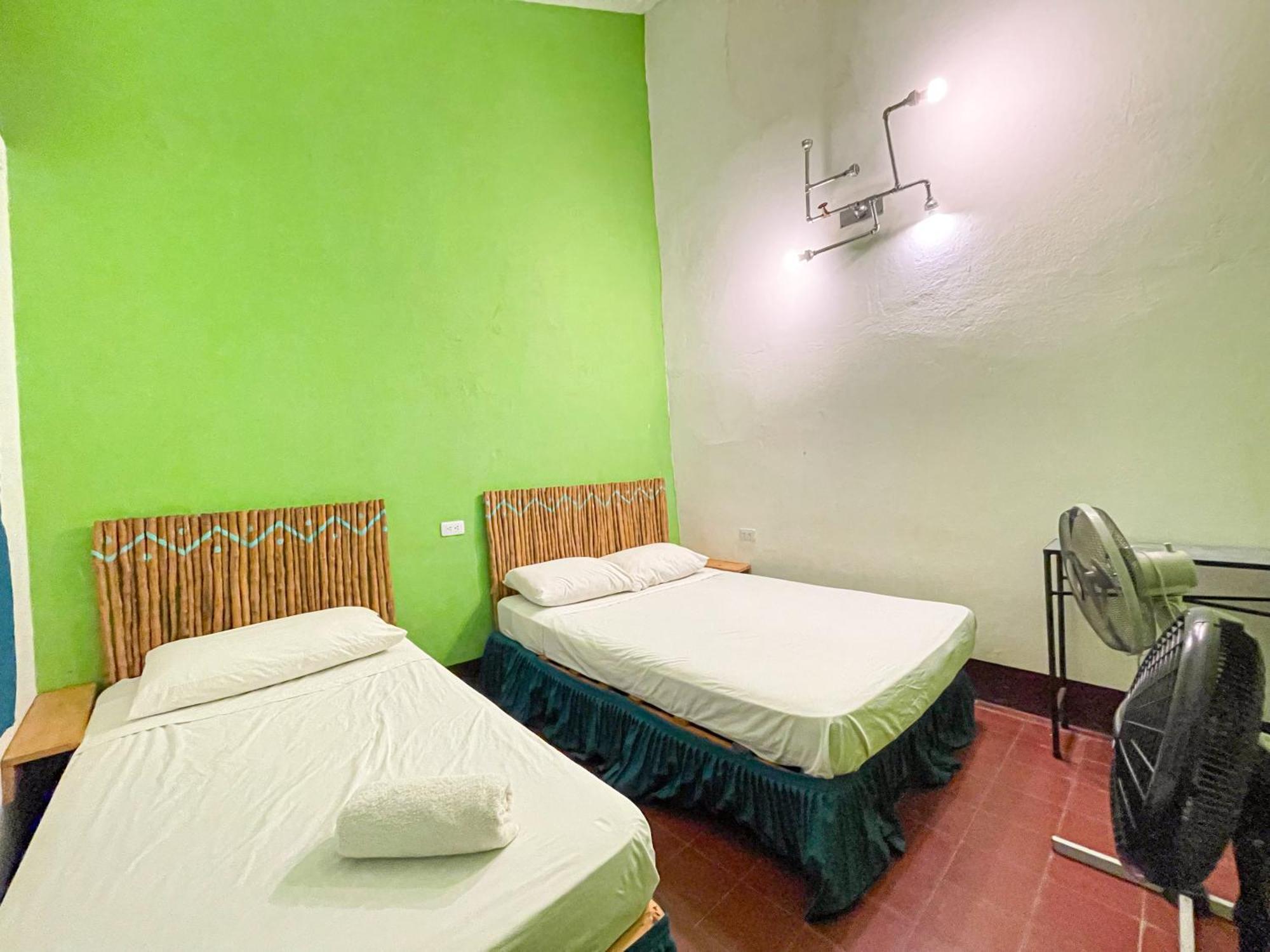 Dreibettzimmer mit Gemeinschaftsbad