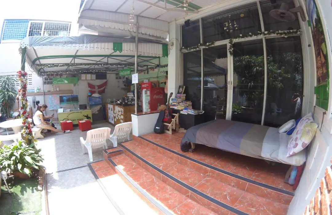 The Oasis Hostel (Adults Only)-1