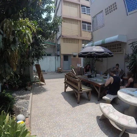 The Oasis Hostel (Adults Only)-3
